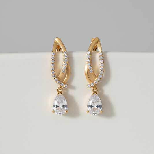 faca um par de Brinco Auréa Drop
